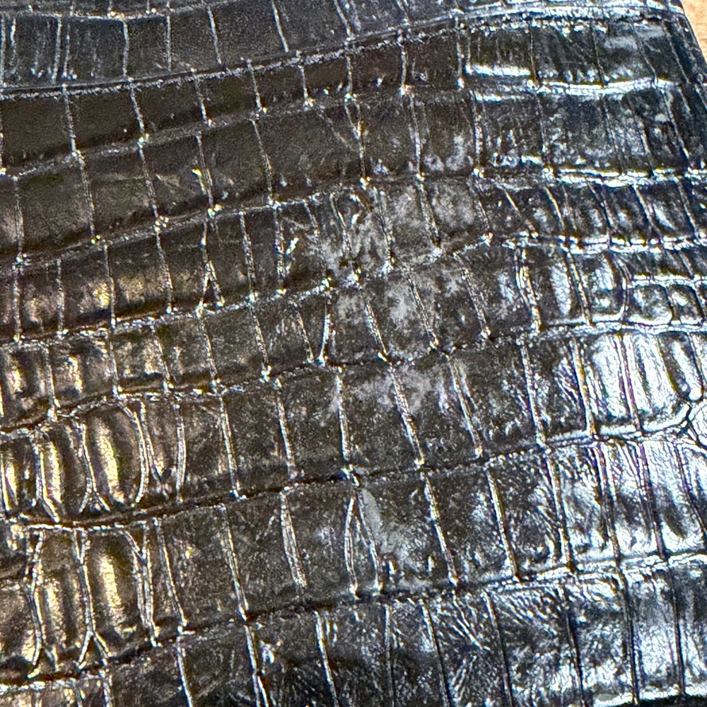 Vintage Etienne Aigner Black Leather Croc Embossed Clutch with Gold Clasp - Picture 7 of 9